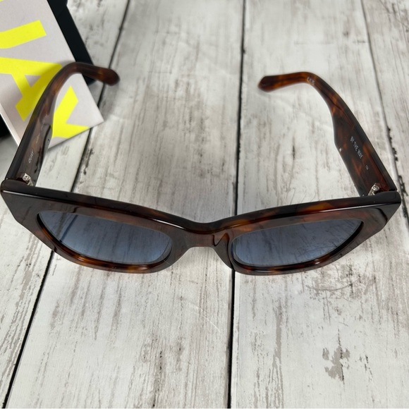 Quay By The Way Sunglasses Brown Tortoise Frame Blue Gradient Lens NEW - Picture 8 of 8
